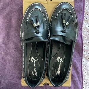 New in box.  Tried on never worn.